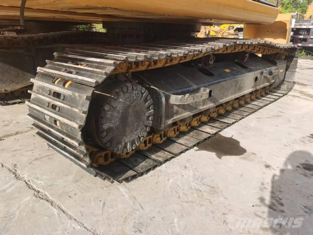 CAT 320D2 Pelle sur chenilles