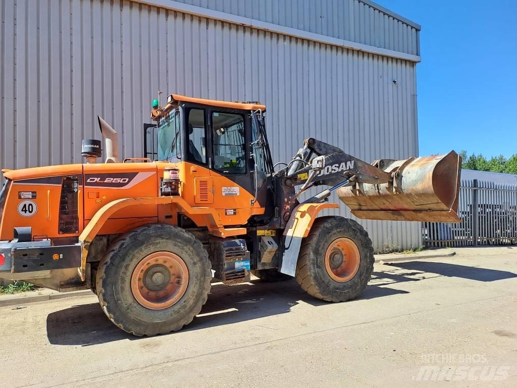 Doosan DL 250 Chargeuse sur pneus