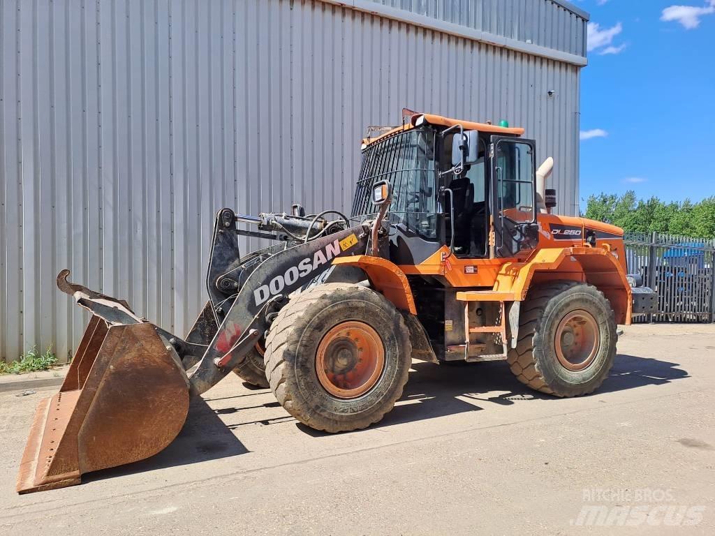 Doosan DL 250 Chargeuse sur pneus