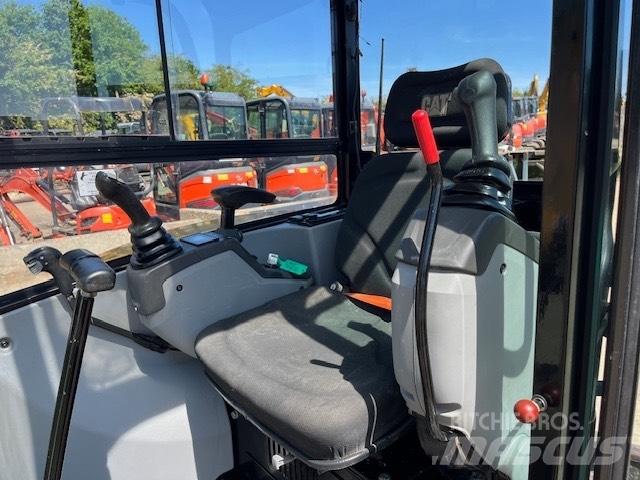 CAT 302.7 D CR Mini pelle < 7t