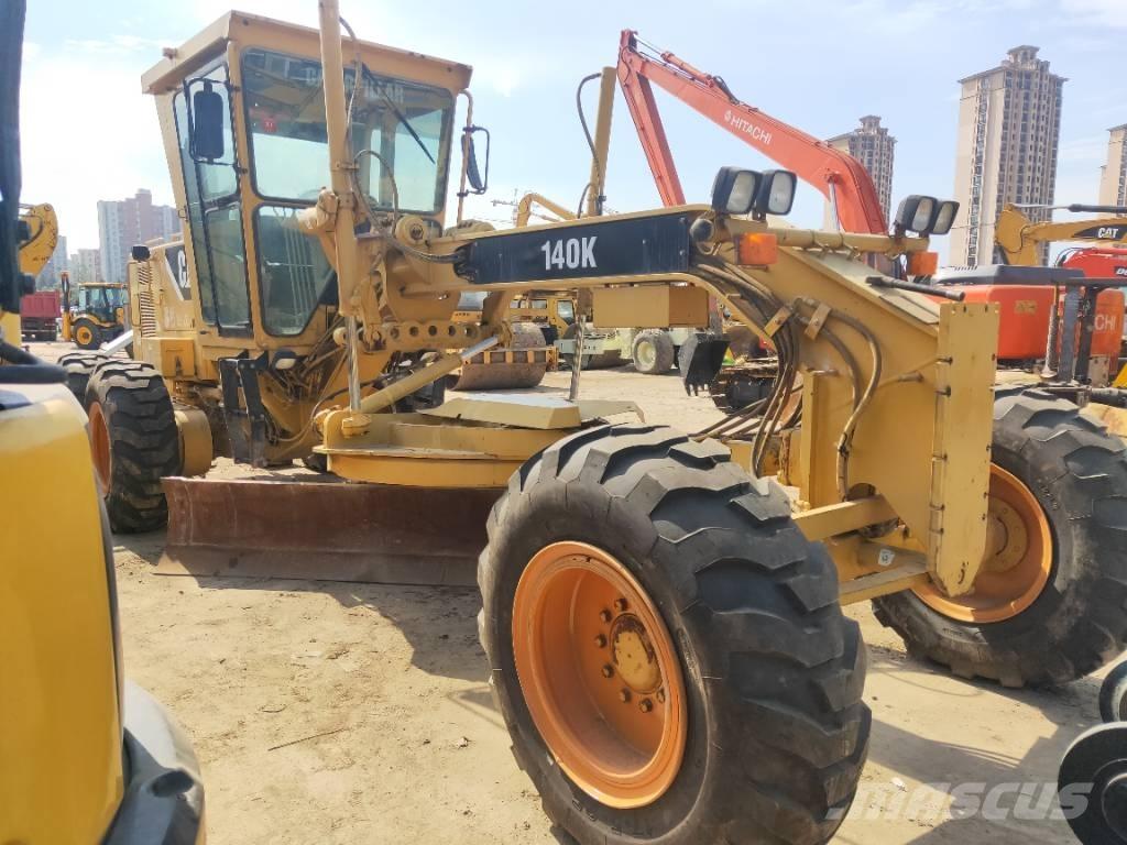 CAT 140K Niveleuse
