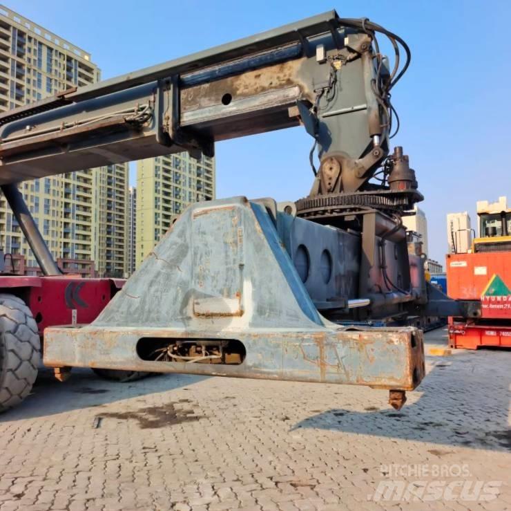 Kalmar DRD 450 Reachstackers