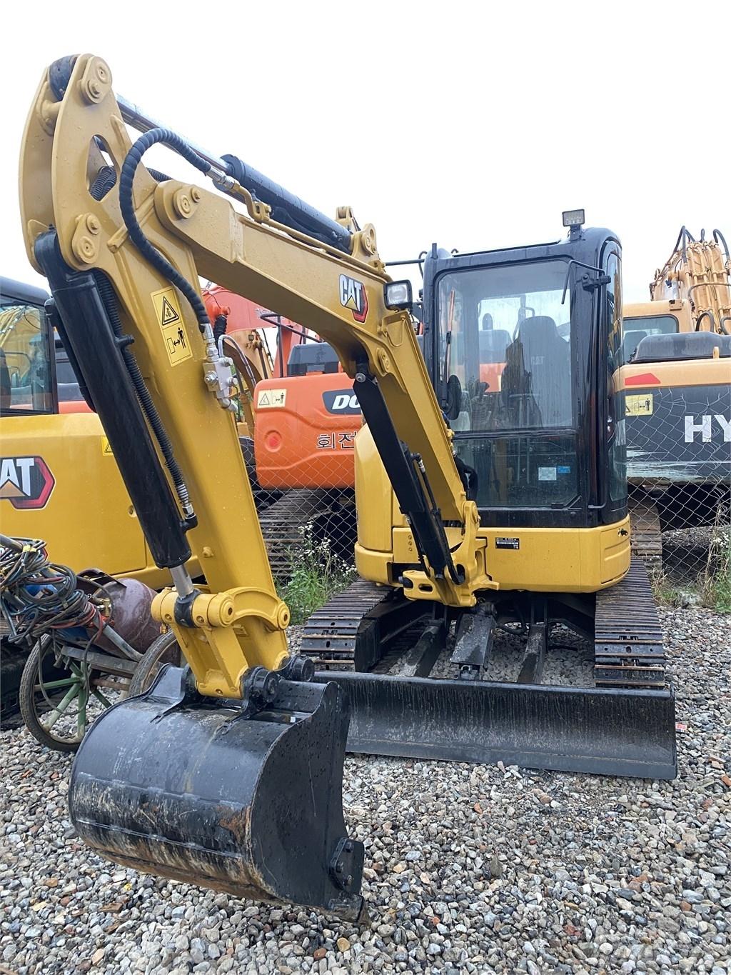 CAT 303E Pelle sur chenilles