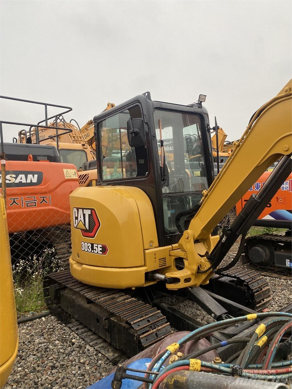 CAT 303E Pelle sur chenilles