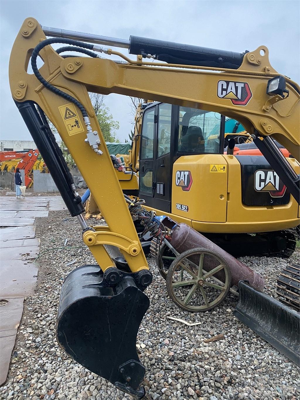 CAT 303E Pelle sur chenilles