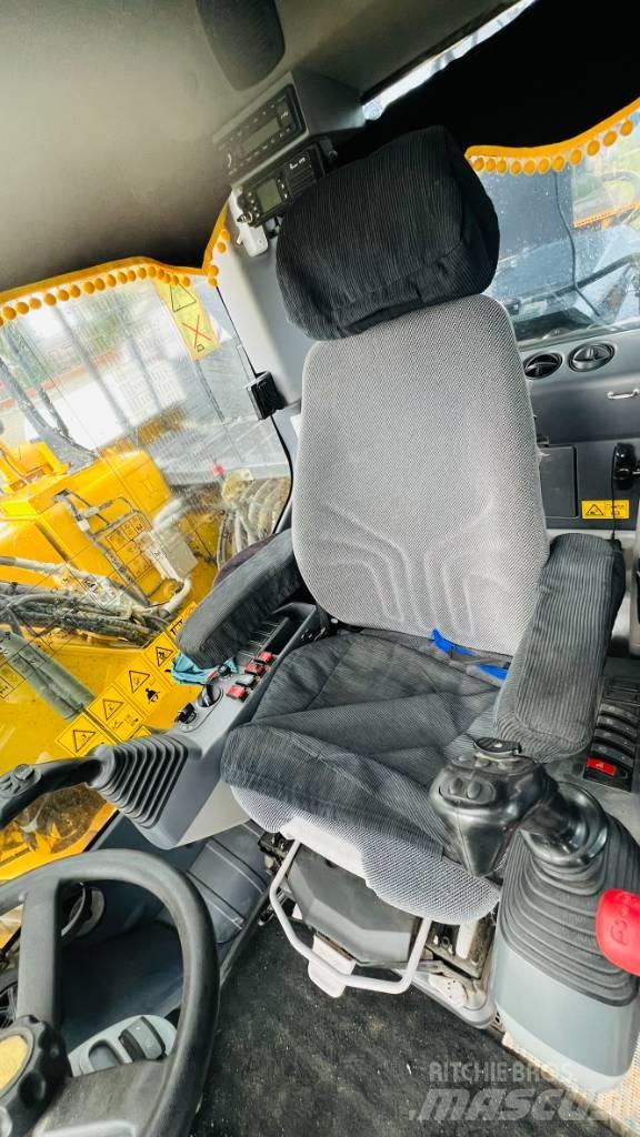 Komatsu PW 158 Pelle sur pneus