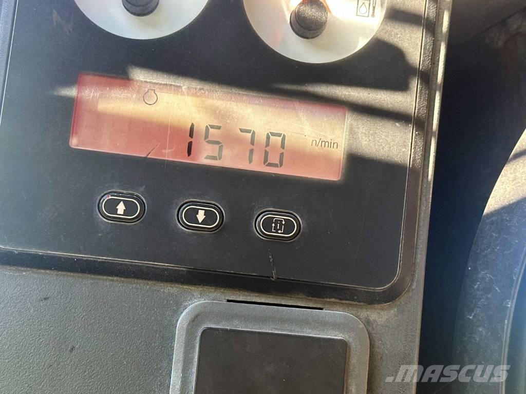 CAT 246 C Chargeuse compacte