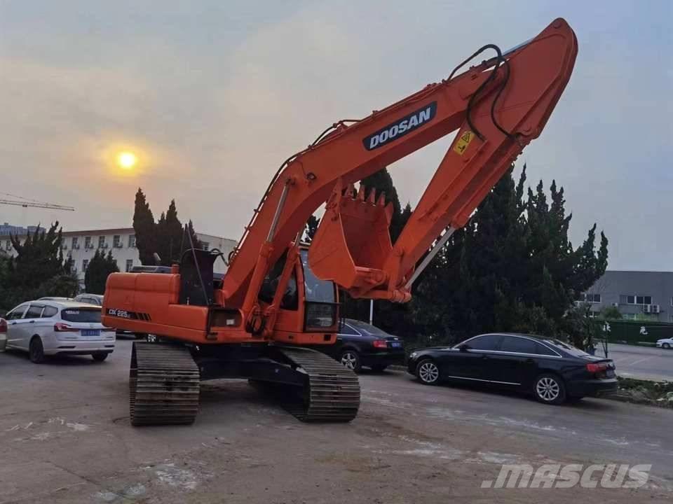Doosan dx 225 Pelle sur chenilles