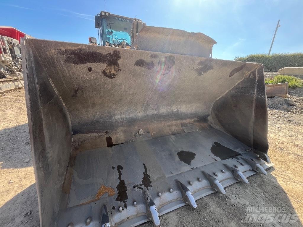 Volvo L180F Chargeuse sur pneus