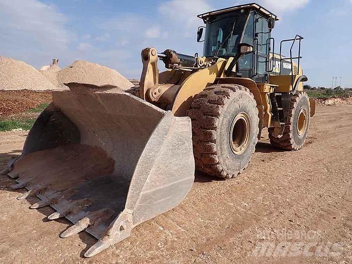 CAT 966M Chargeuse sur pneus