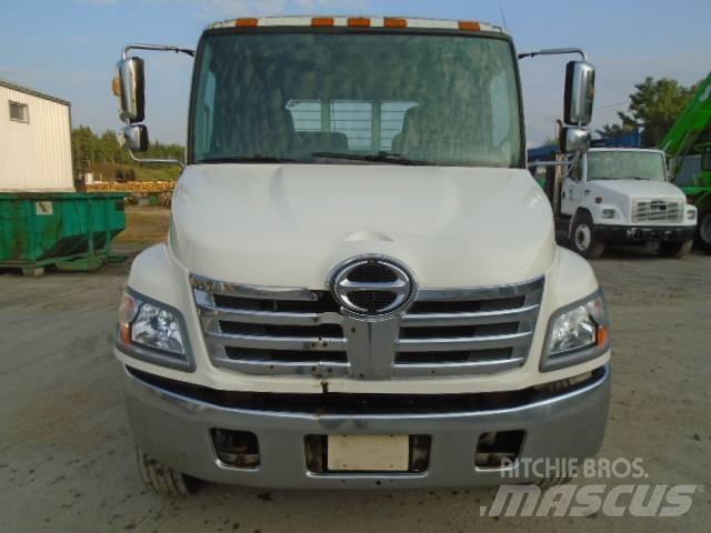 Hino 185 Camion plateau