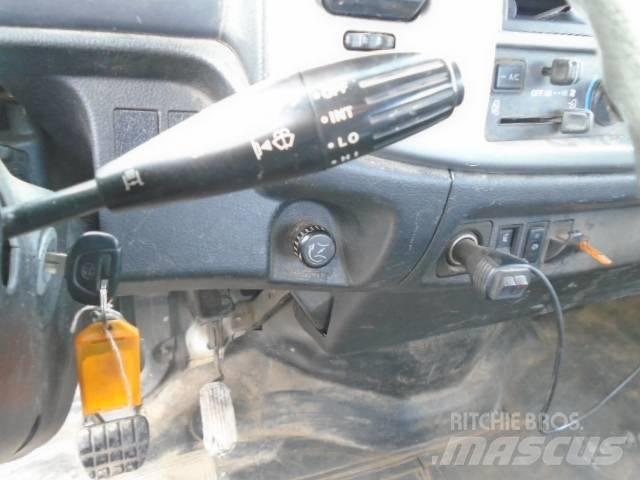 Hino 185 Camion plateau