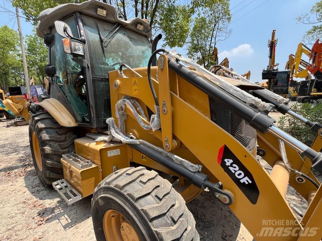 CAT CAT420F Chargeuse sur pneus