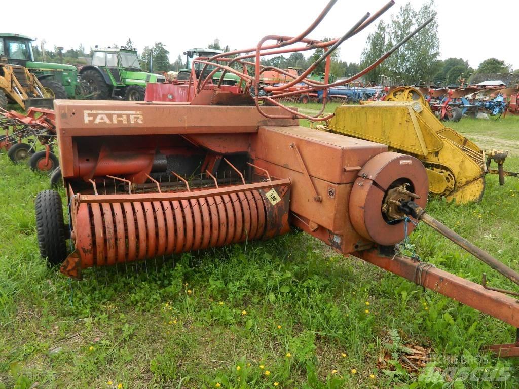 Deutz-Fahr HD300 Presse cubique
