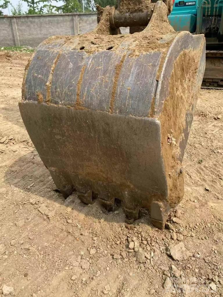 Kobelco SK140 Pelle sur chenilles