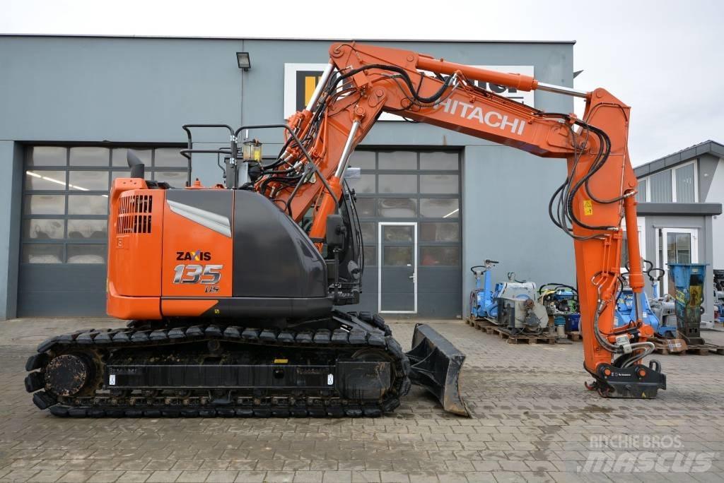 Hitachi ZX 135 US-7 Pelle sur chenilles