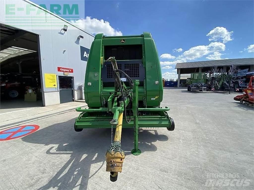 John Deere 864 Presse cubique