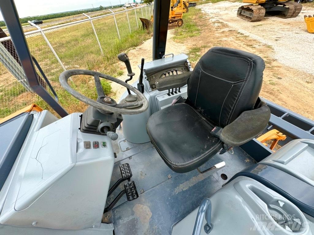 CASE 570 M XT Chargeuse sur pneus