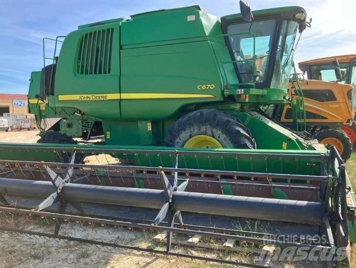 John Deere C 670 Moissonneuse batteuse