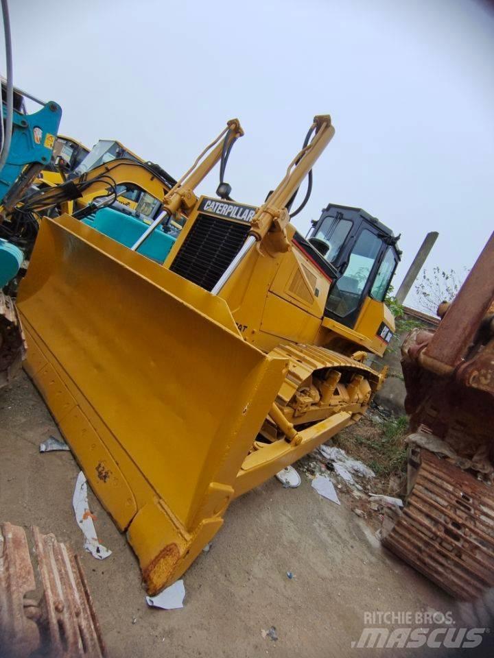 CAT D6G Bouteurs sur chenilles
