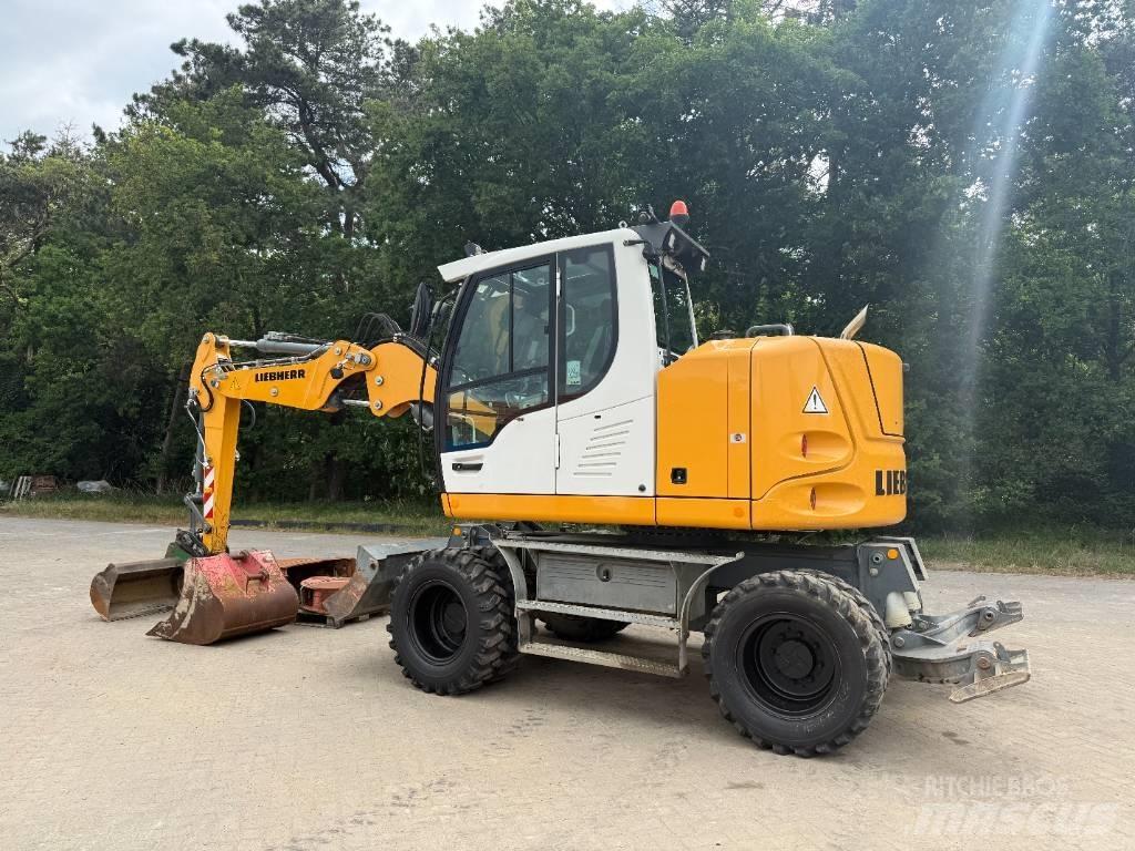 Liebherr A 910 Comp Pelle sur pneus