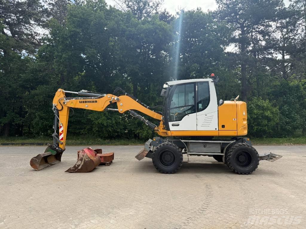 Liebherr A 910 Comp Pelle sur pneus