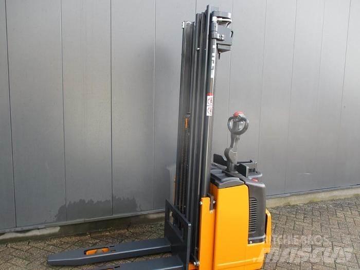 Still EGV S14 Gerbeur accompagnant