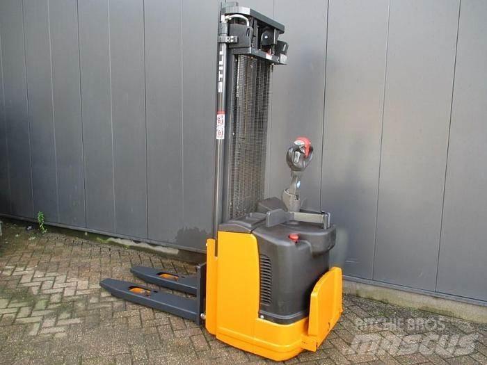 Still EGV S14 Gerbeur accompagnant