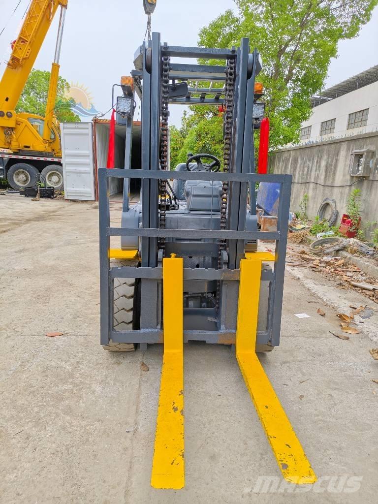 Komatsu FD30 Chariots diesel