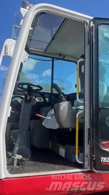 Takeuchi TB295W Pelle sur pneus