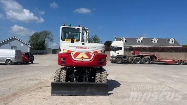 Takeuchi TB295W Pelle sur pneus