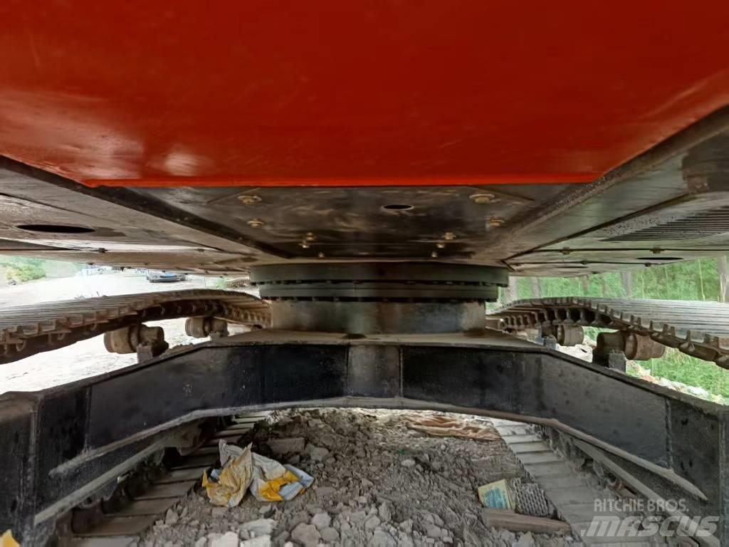 Hitachi ZX200 Pelle sur chenilles