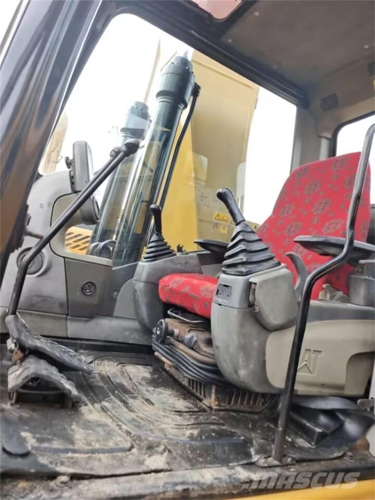 CAT 323 D Pelle sur chenilles