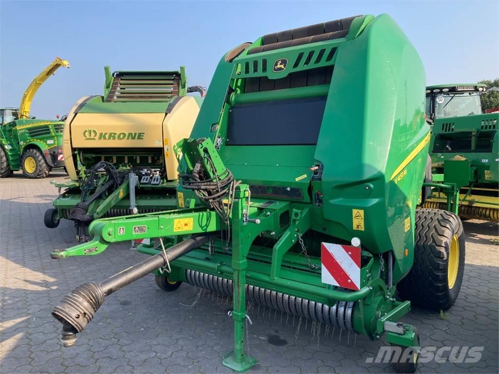 John Deere V451M Presse à balle ronde