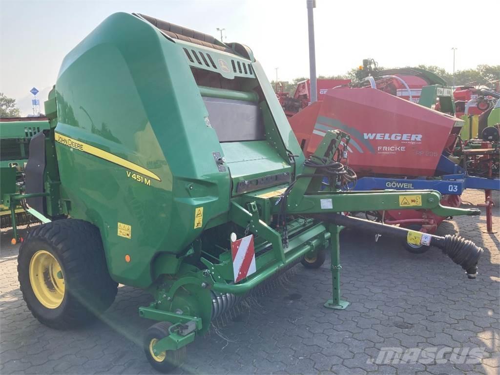 John Deere V451M Presse à balle ronde