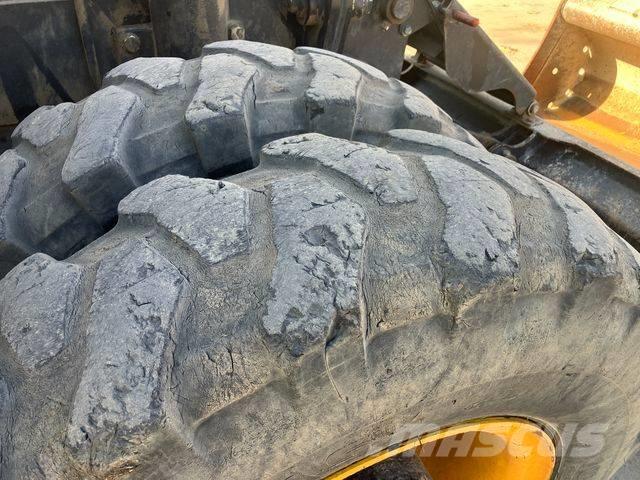 JCB JS 175 W Pelle sur pneus