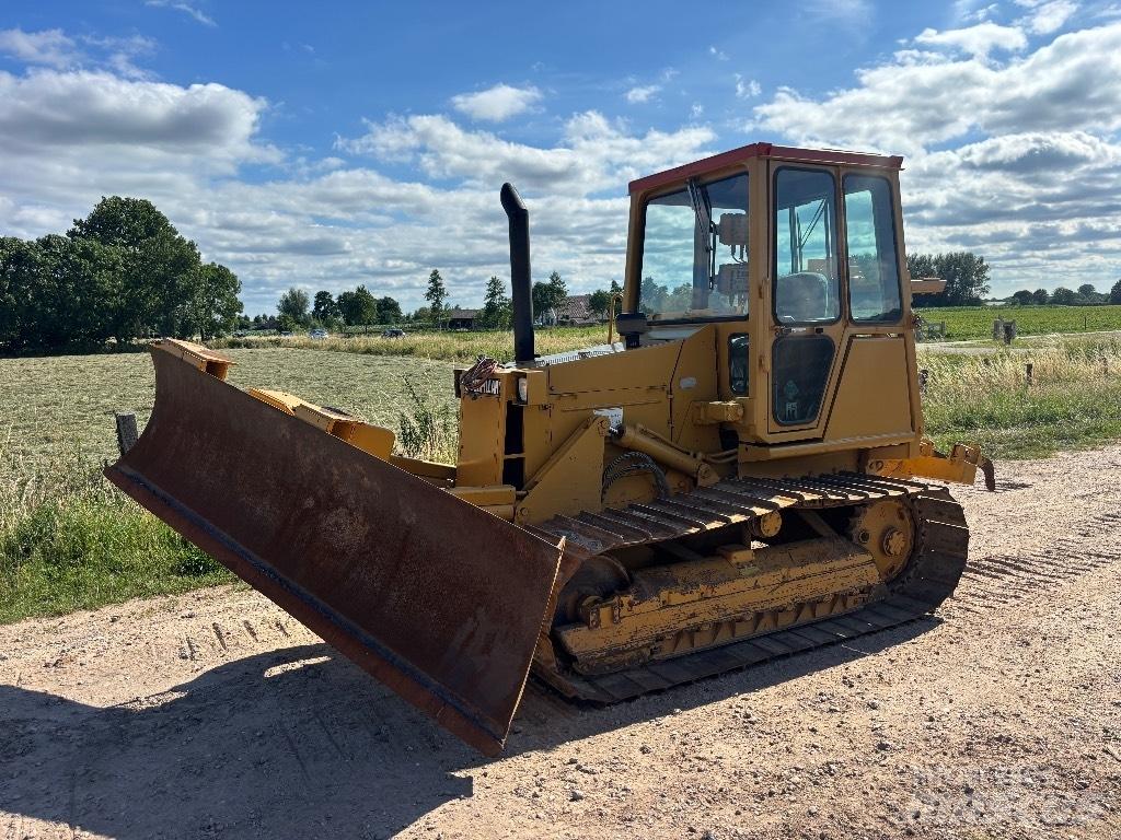 CAT D 4 C Bouteurs sur chenilles