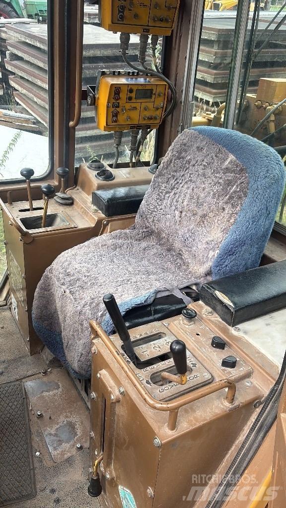 CAT D 4 C Bouteurs sur chenilles