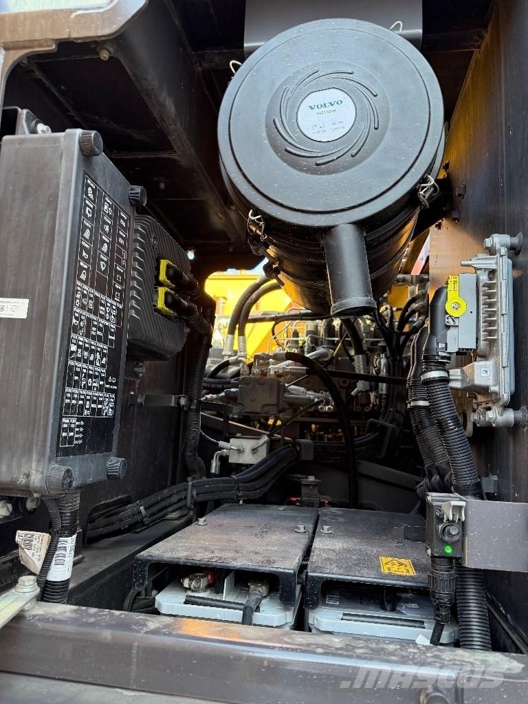 Volvo EC220E Pelle sur chenilles