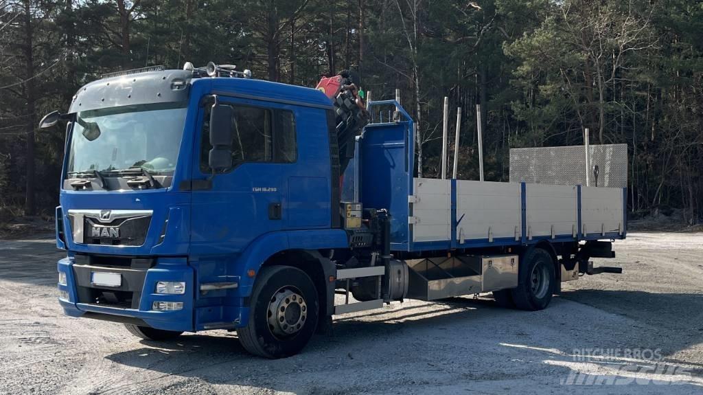 MAN TGM 18.290 Camion plateau ridelle avec grue