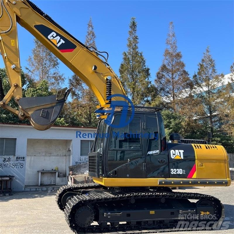 CAT 323D2 Pelle sur chenilles