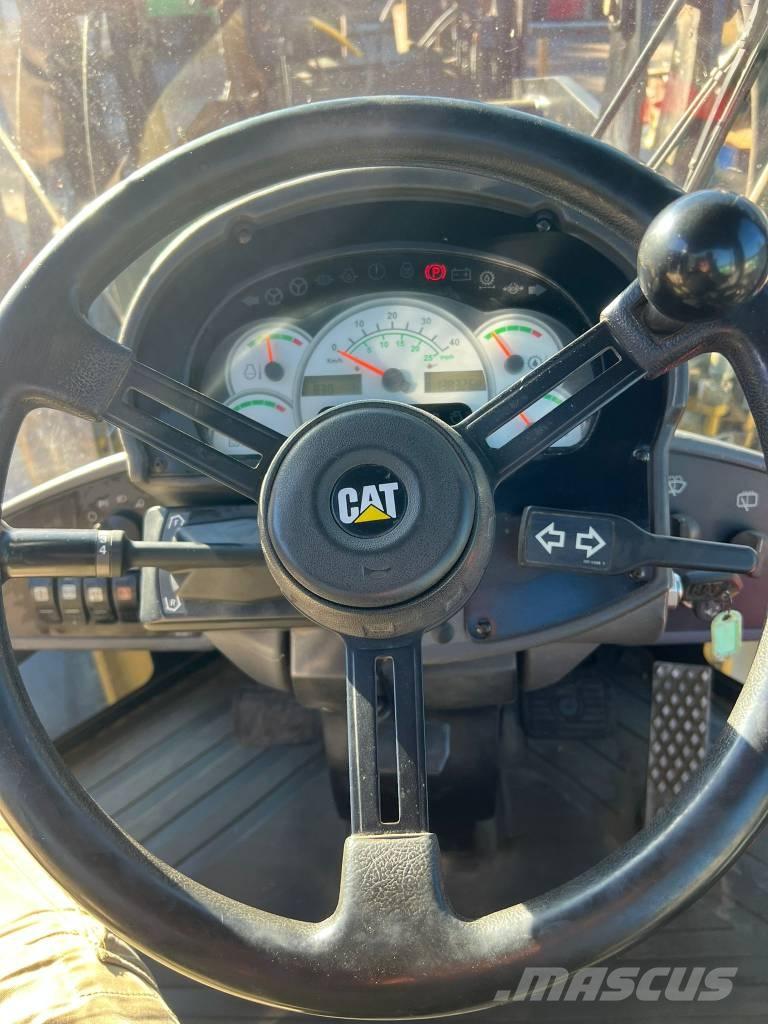 CAT IT 28 G Chargeuse sur pneus
