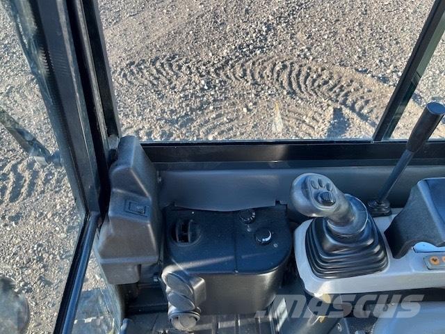 Komatsu PC16R HS Mini pelle < 7t