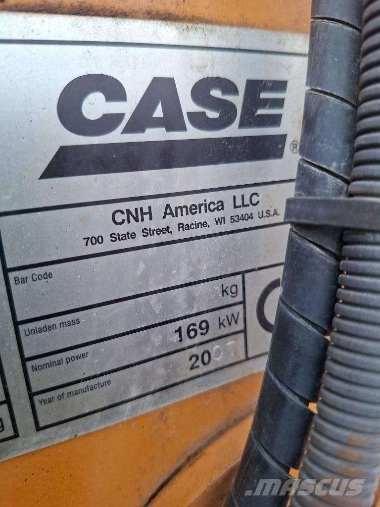 CASE 821 E Chargeuse sur pneus