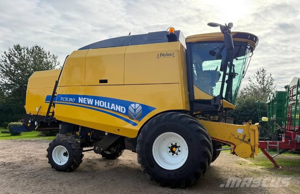 New Holland TC 5.90 Moissonneuse batteuse