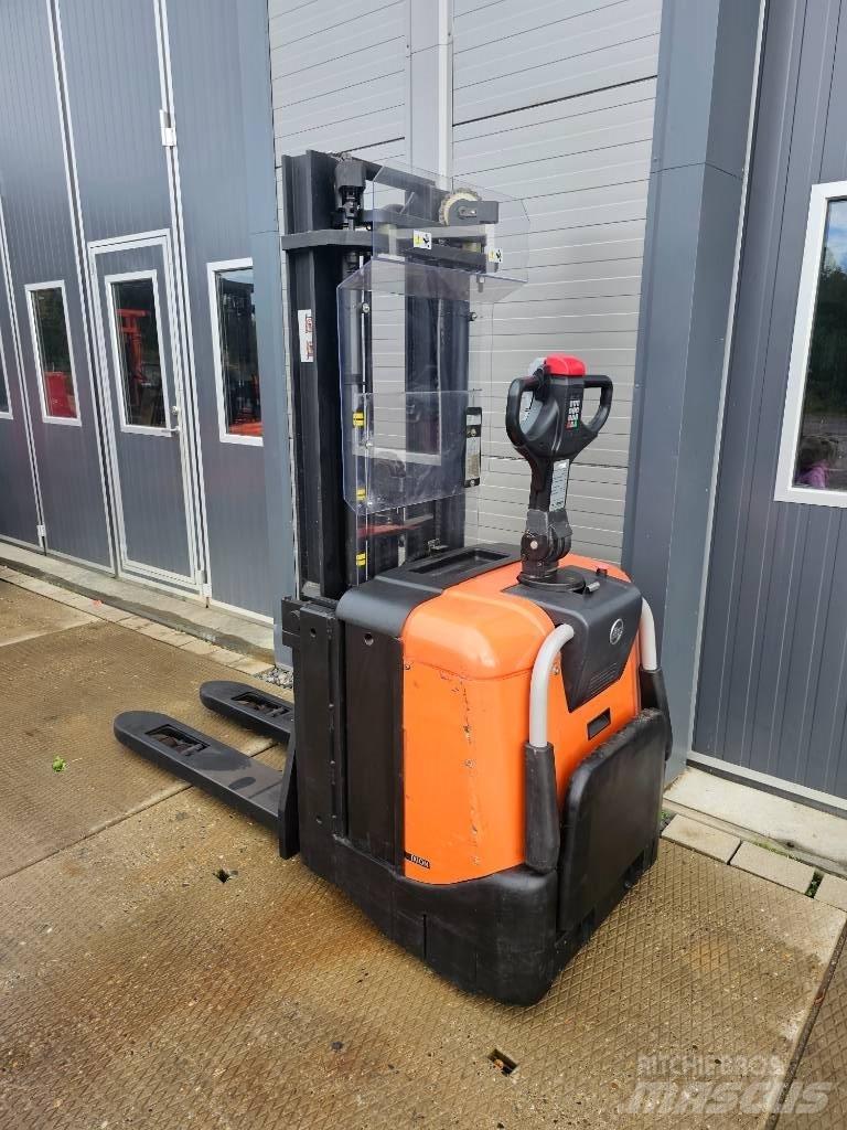 BT SPE 125 L 4150mm Gerbeur accompagnant