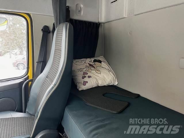 Volvo FM 13 8*4 Camion plateau ridelle avec grue