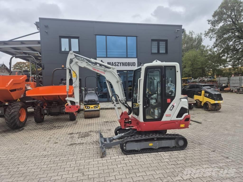 Takeuchi TB225 V0B Mini pelle < 7t