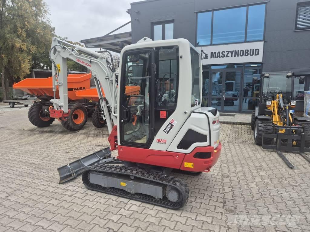 Takeuchi TB225 V0B Mini pelle < 7t