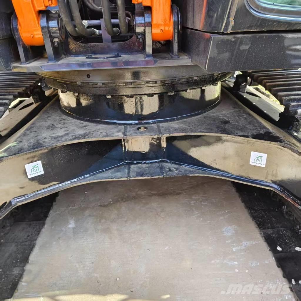 Hitachi ZX 130 LC Pelle sur chenilles